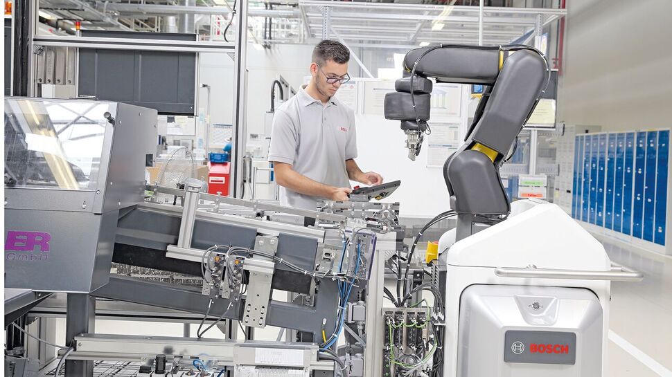 Bosch ist heute ein internationaler Technologiekonzern, der zum Beispiel Spezialist ist für Industrie-Roboter. 