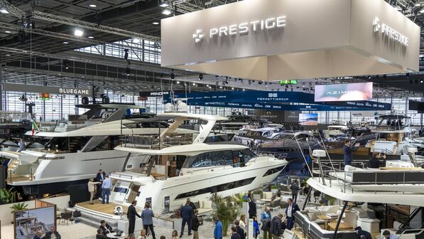 Luxusjachten auf der Messe „boot“ 2024: Nicht jeder kann sich so etwas leisten – aber viele gehen gerne gucken.