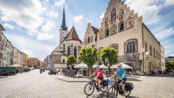 Radeln in Wasserburg: Die Stadt an der Innschleife bezaubert mit verwinkelten Gassen und einer sehenswerten Altstadt. 